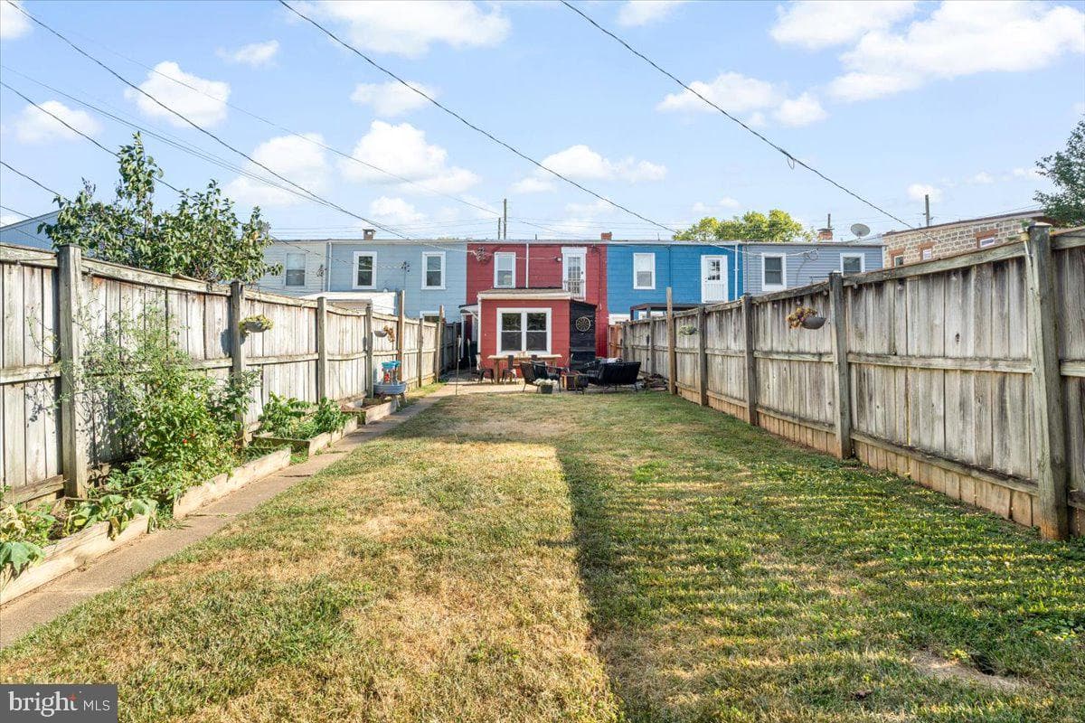 229 E 5th Street photo 39