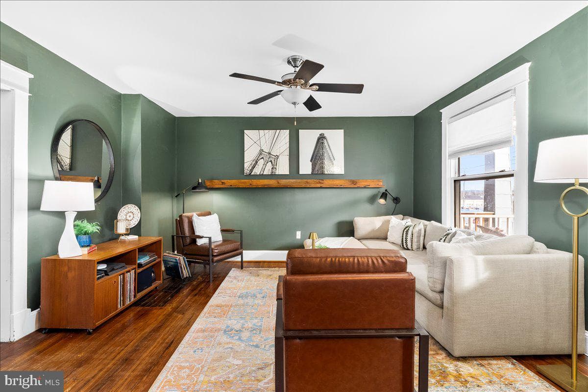 229 E 5th Street photo 6