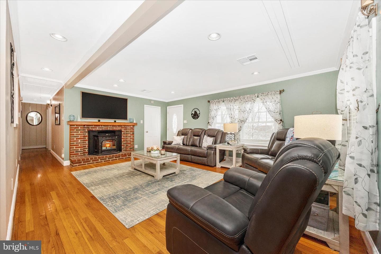 1676 Monument Road photo 5