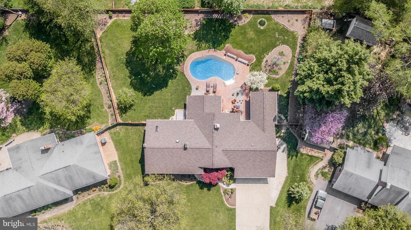 8104 Overlook Court photo 2