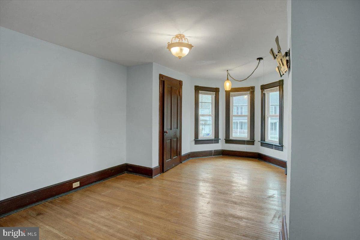 22 Virginia Avenue photo 29
