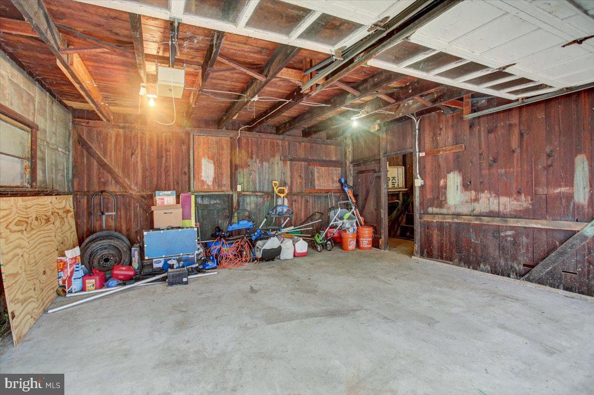 22 Virginia Avenue photo 37