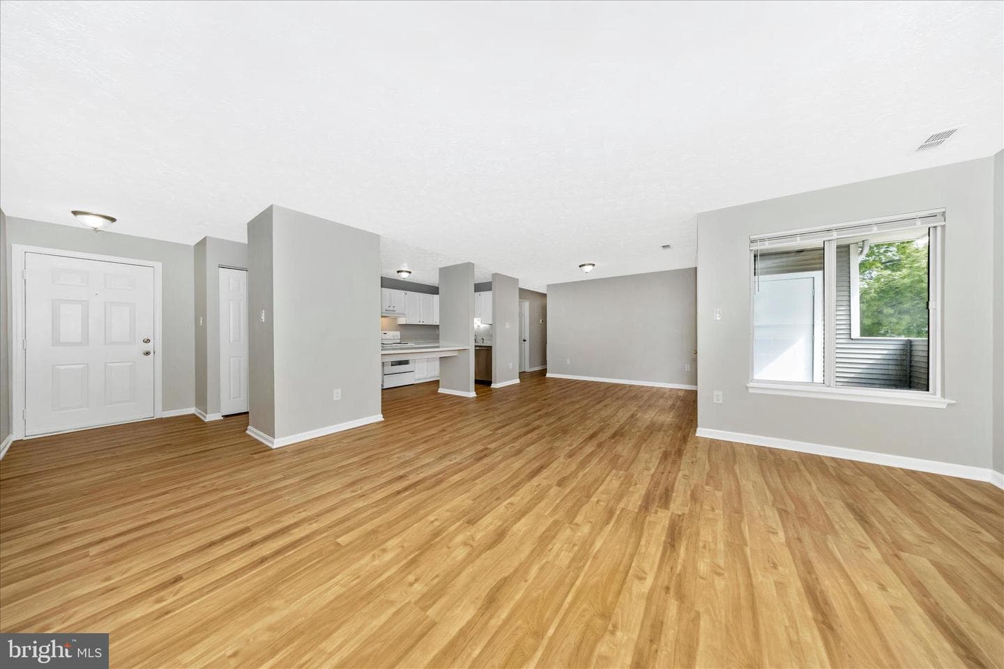 2137 Wainwright Court #1b photo 9