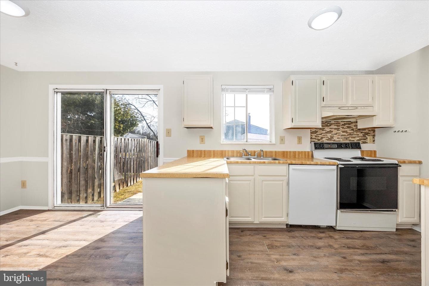 1758 Springfield Lane photo 16