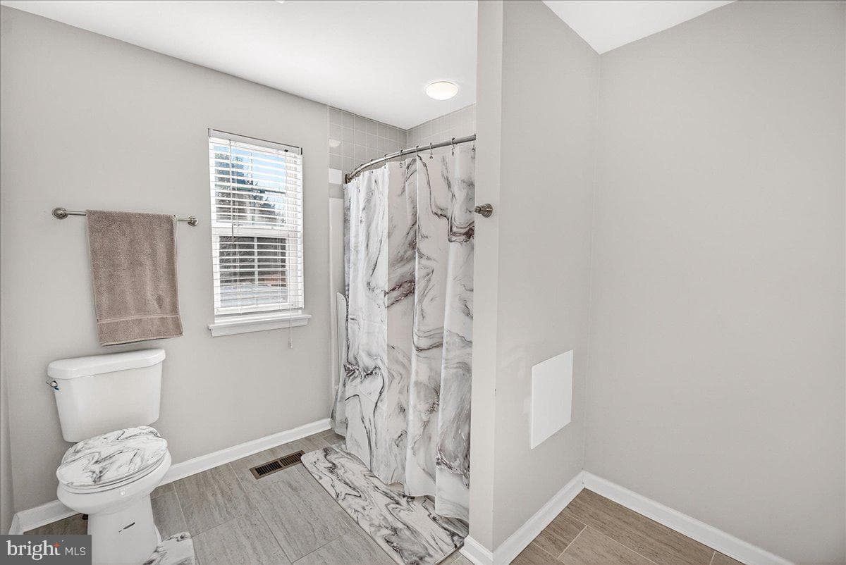 6303 Edgeware Court photo 32