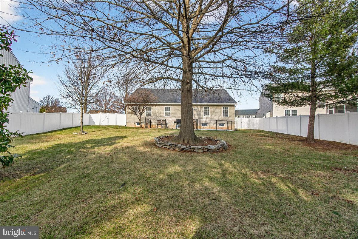 6303 Edgeware Court photo 6
