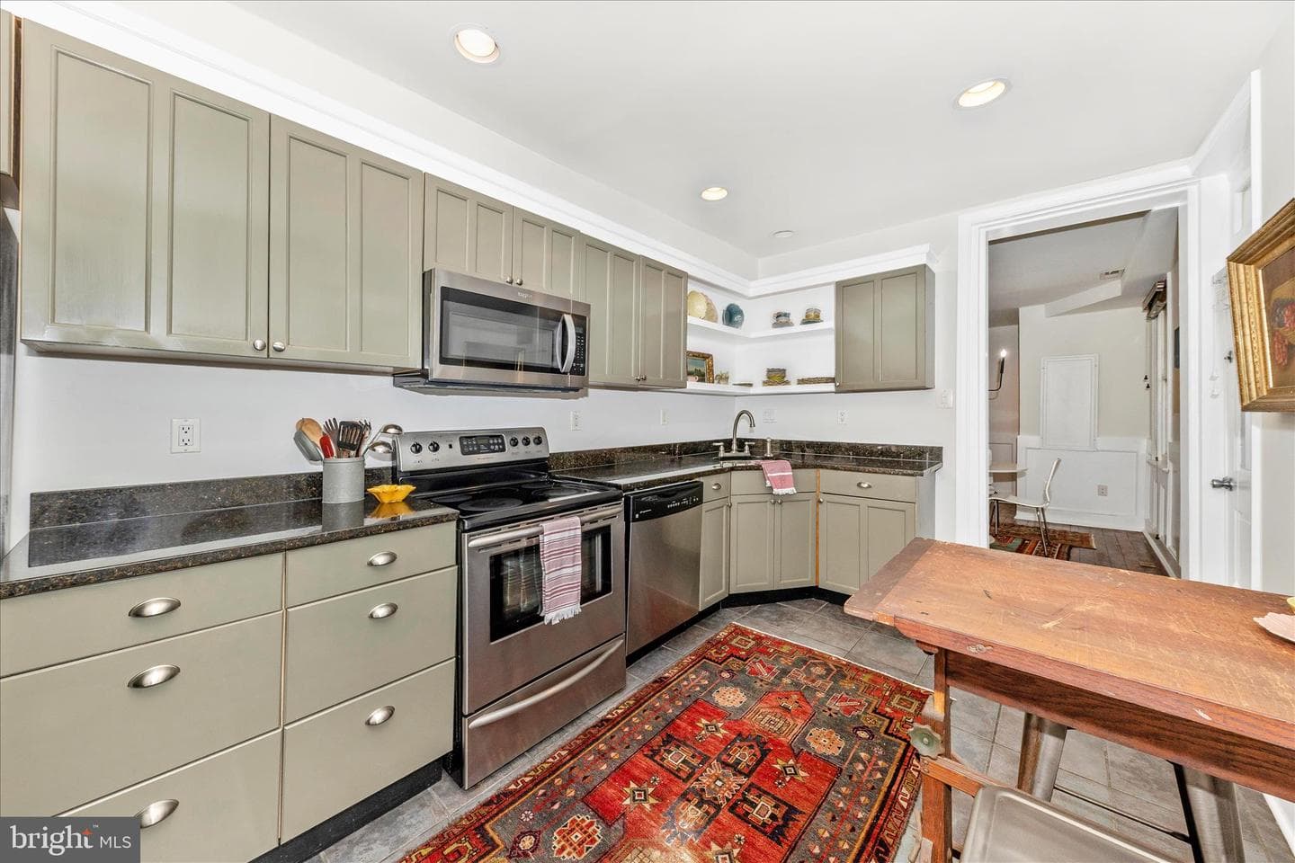 203 E 3rd Street photo 14