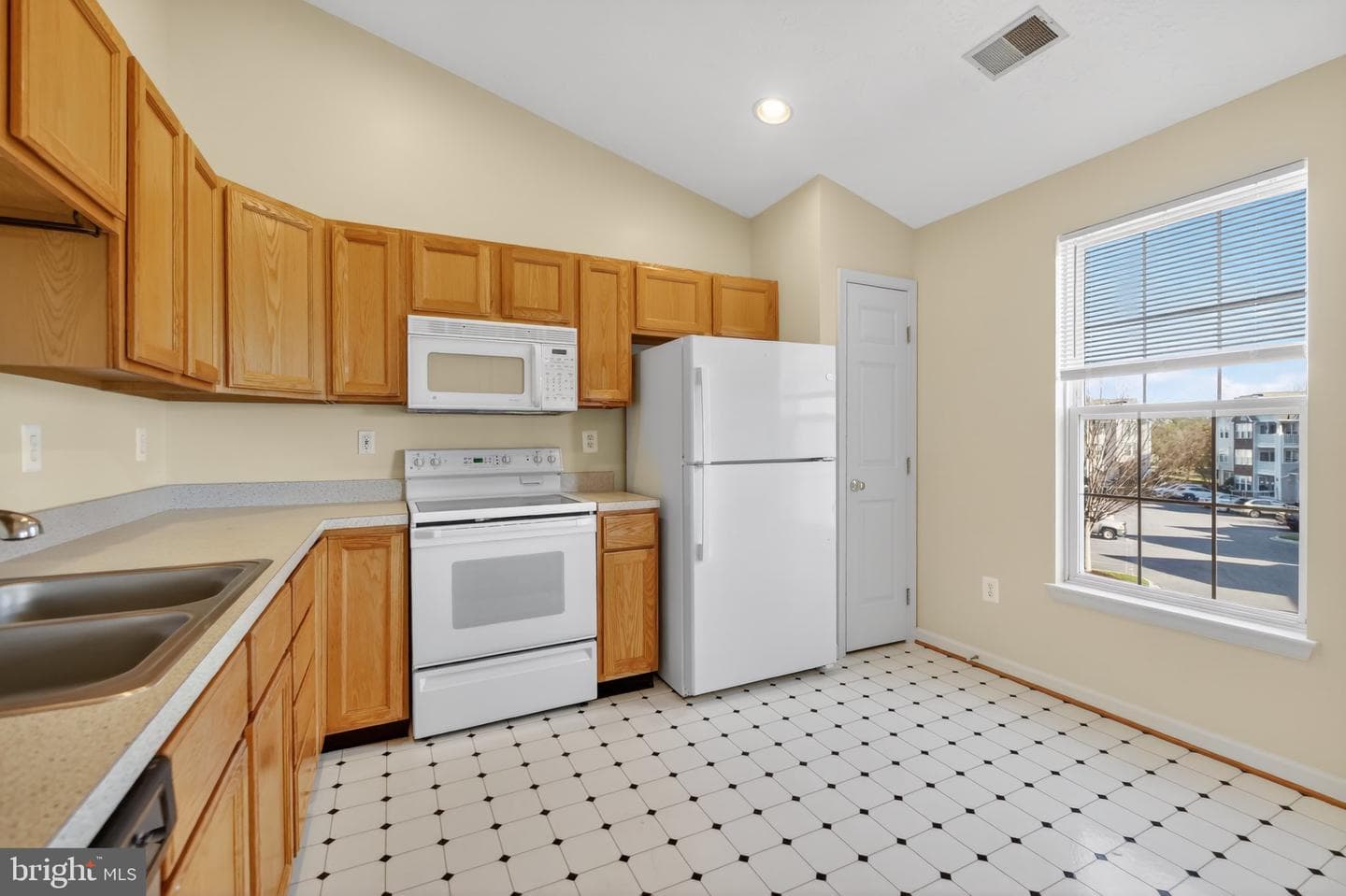 6409 Weatherby Court #m photo 10