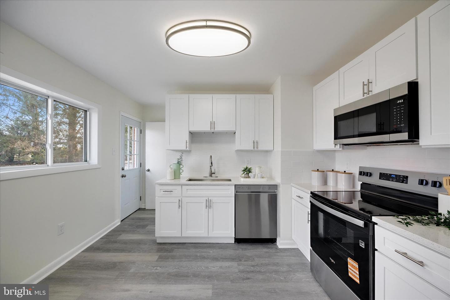 8777 Hickory Hill photo 3