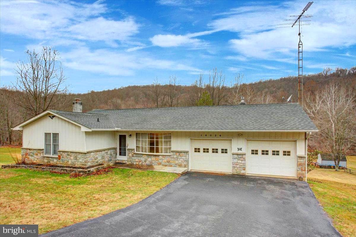 16024 Foxville Deerfield Road photo 2