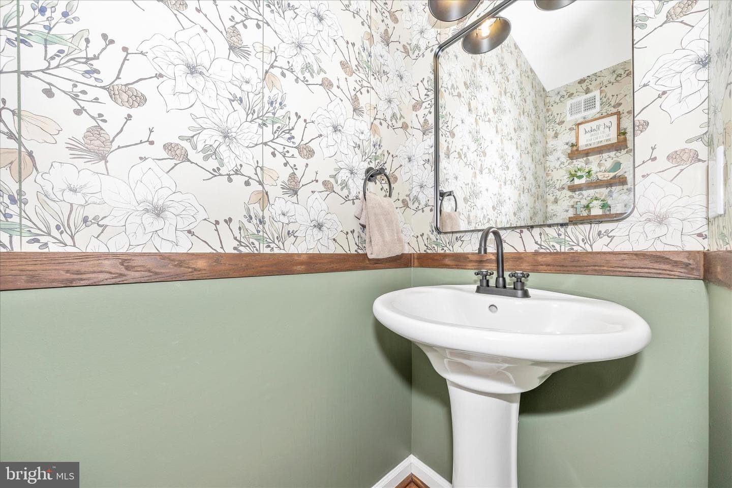 2033 Burnside Drive photo 19
