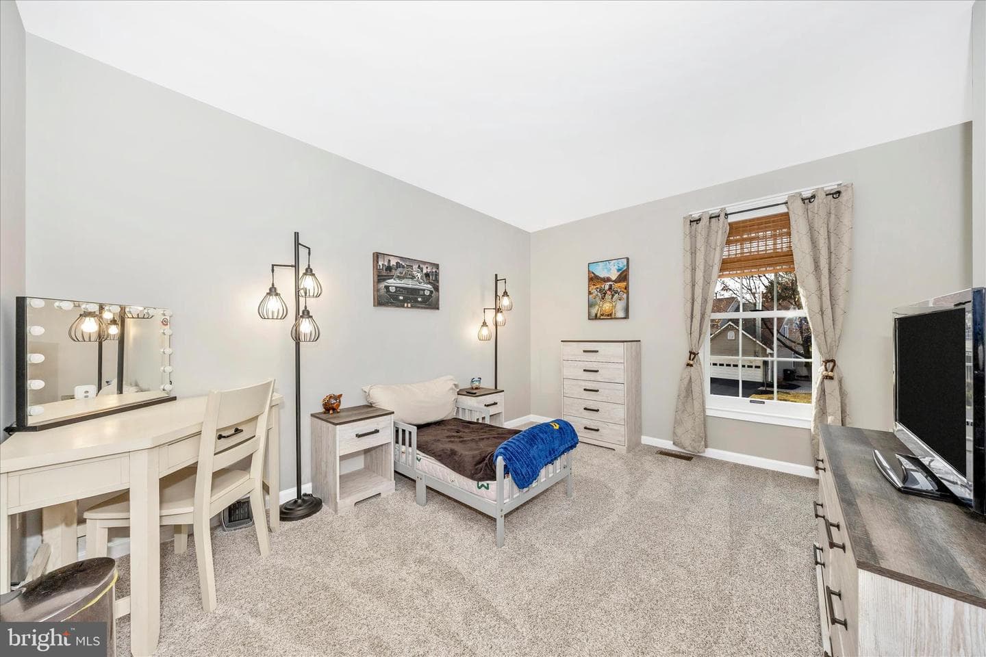 2033 Burnside Drive photo 30