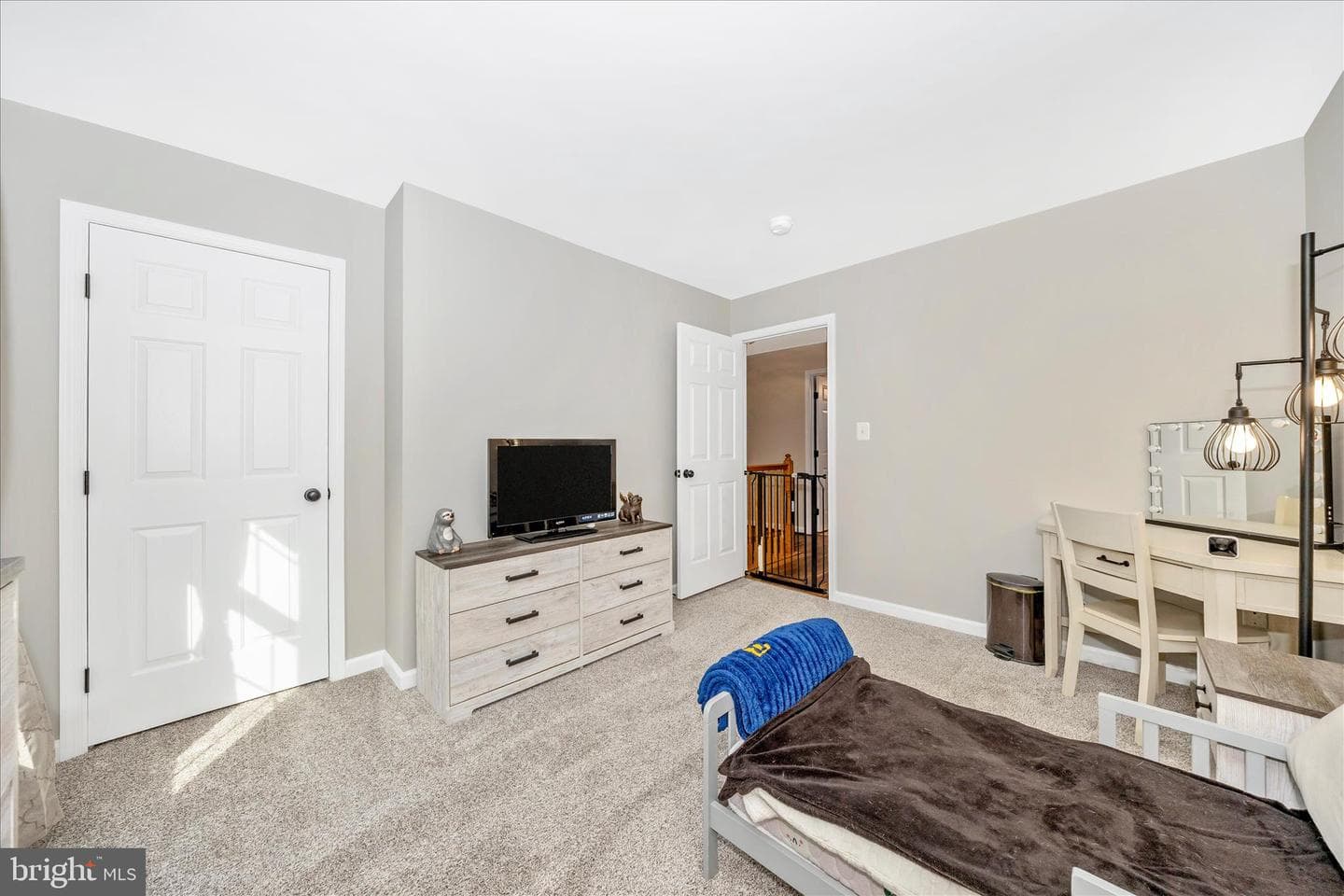 2033 Burnside Drive photo 31