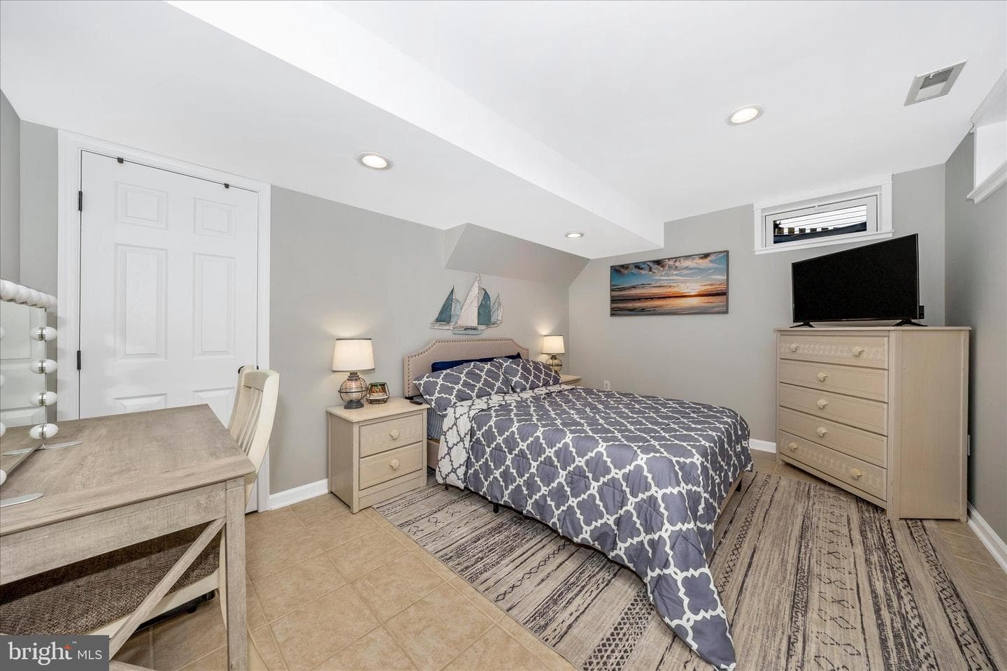 2033 Burnside Drive photo 32