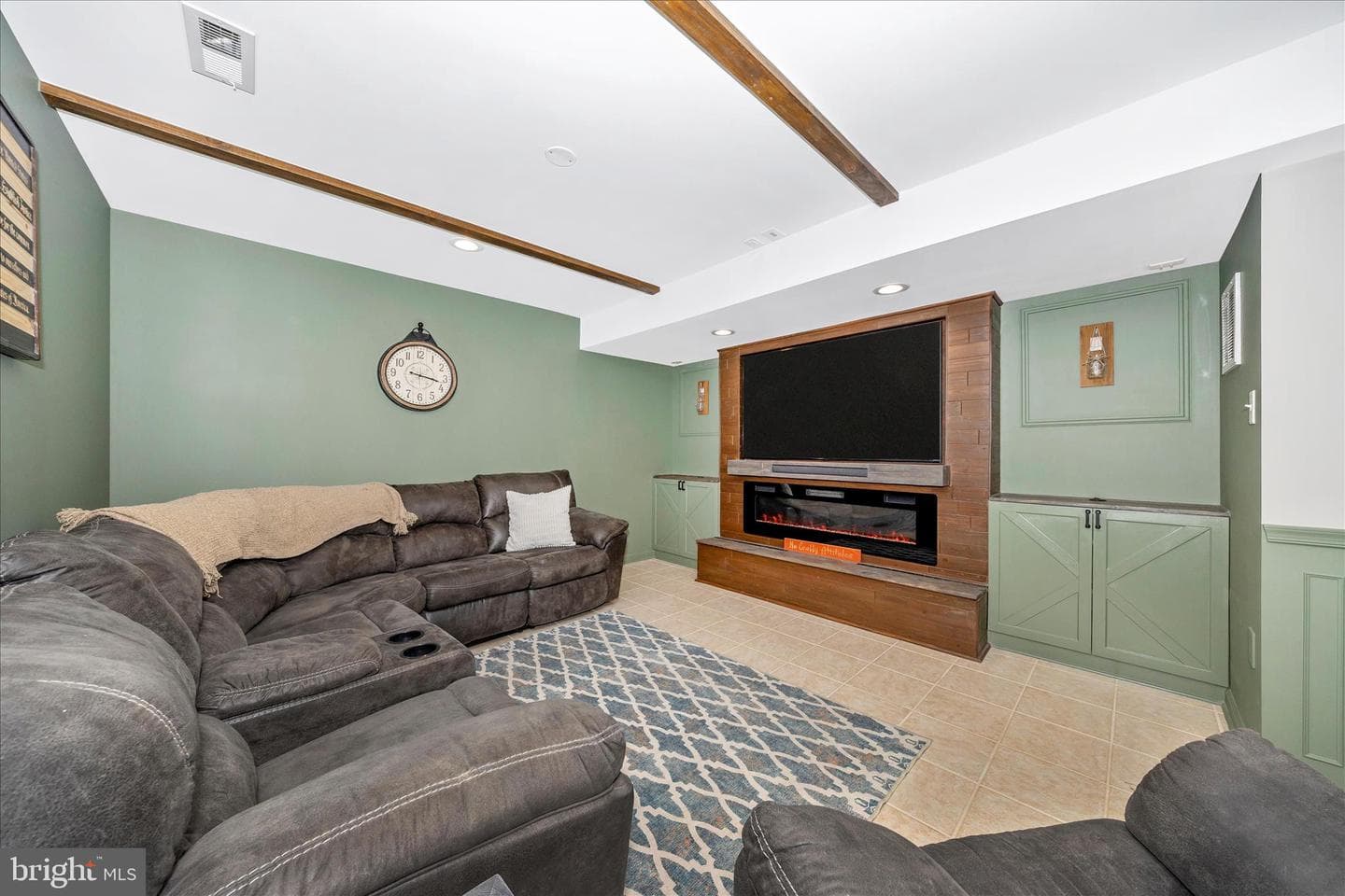 2033 Burnside Drive photo 37
