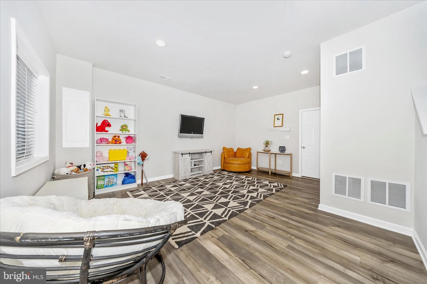 1807 Evans Road photo 31
