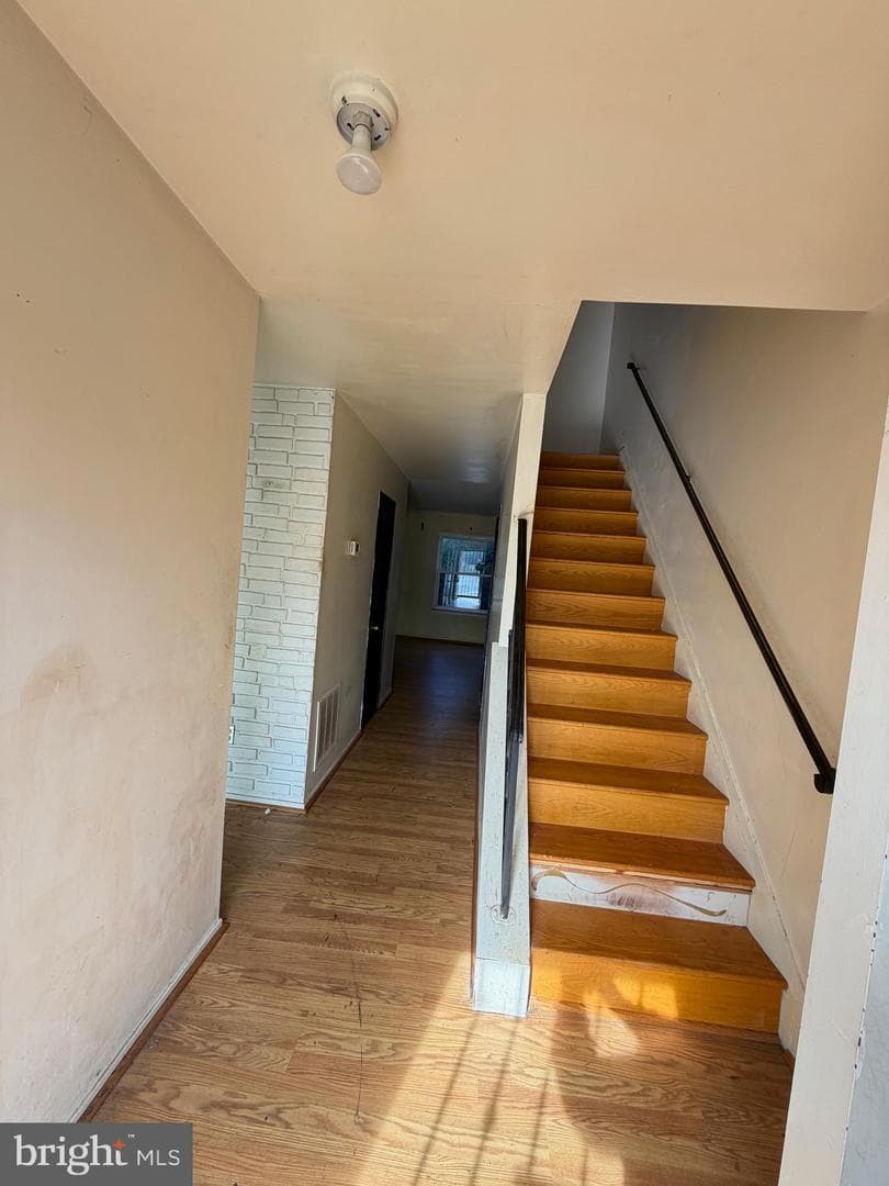 56 Apple Way photo 3