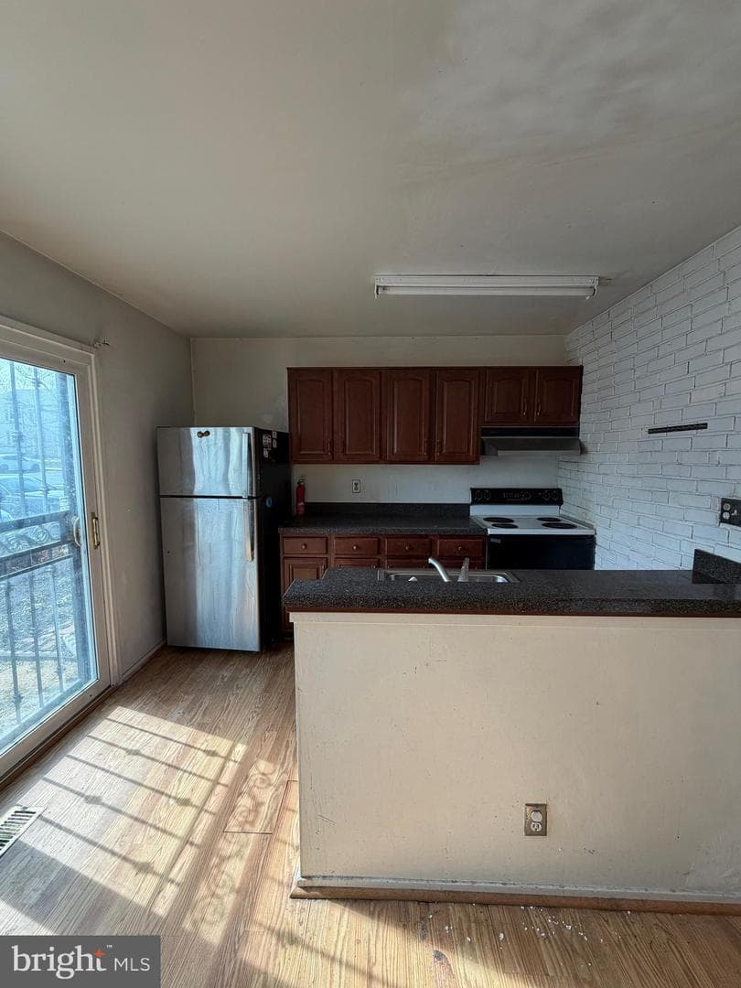 56 Apple Way photo 5