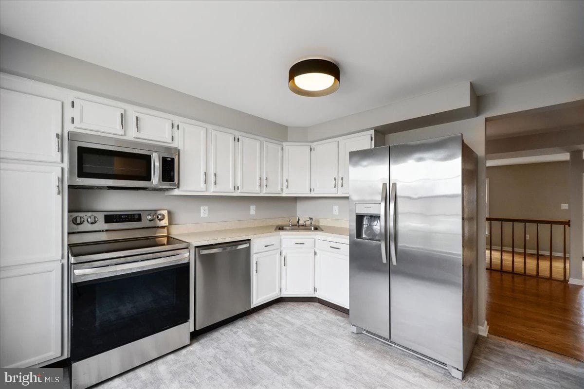 8024 Waterview Court photo 2