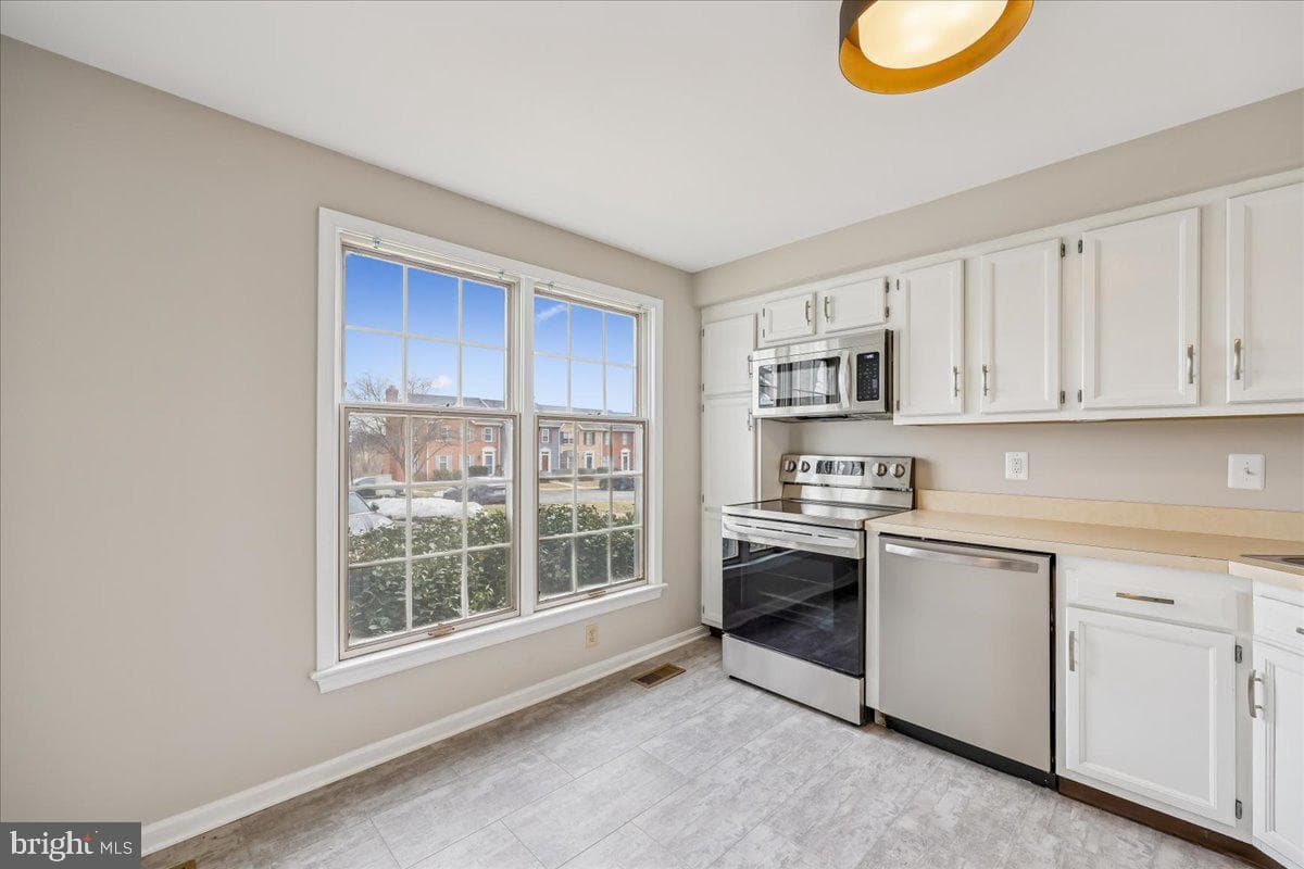 8024 Waterview Court photo 3