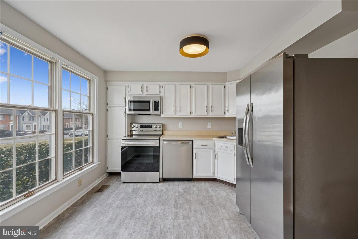 8024 Waterview Court photo 6