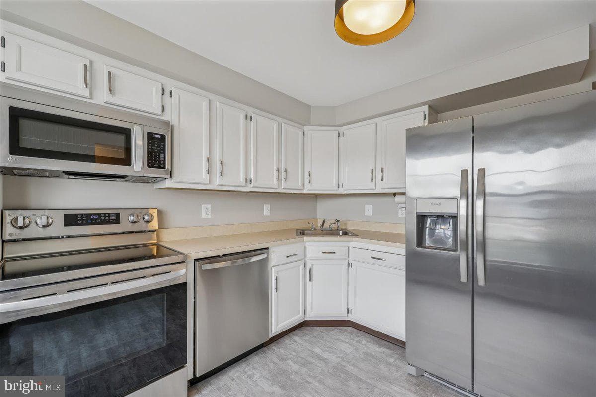 8024 Waterview Court photo 7