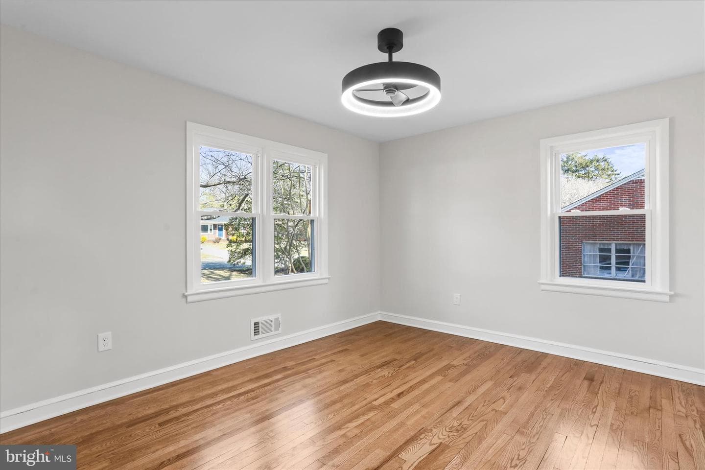 10 Linden Boulevard photo 11