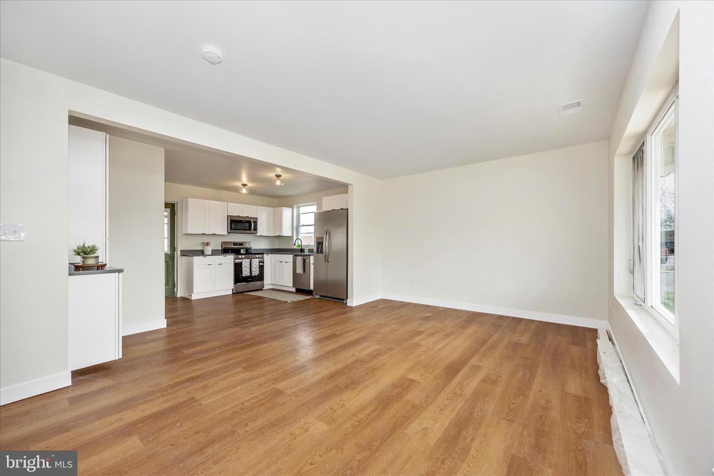 301 Redwood Avenue photo 9
