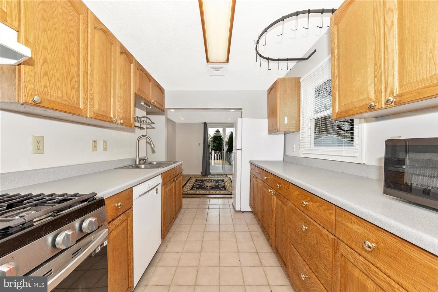 502 Military Road photo 5