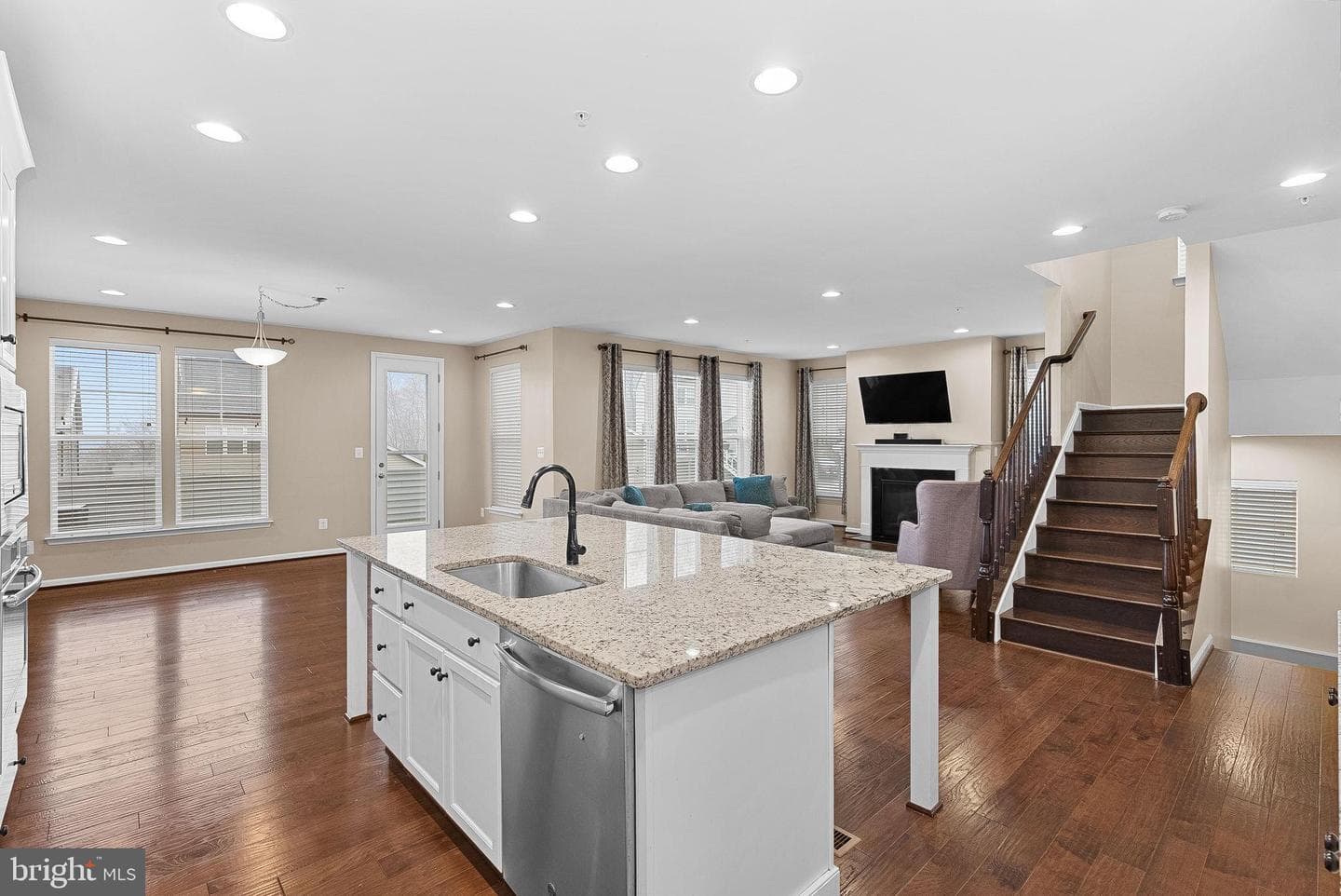 8422 Cliffview Lane photo 22