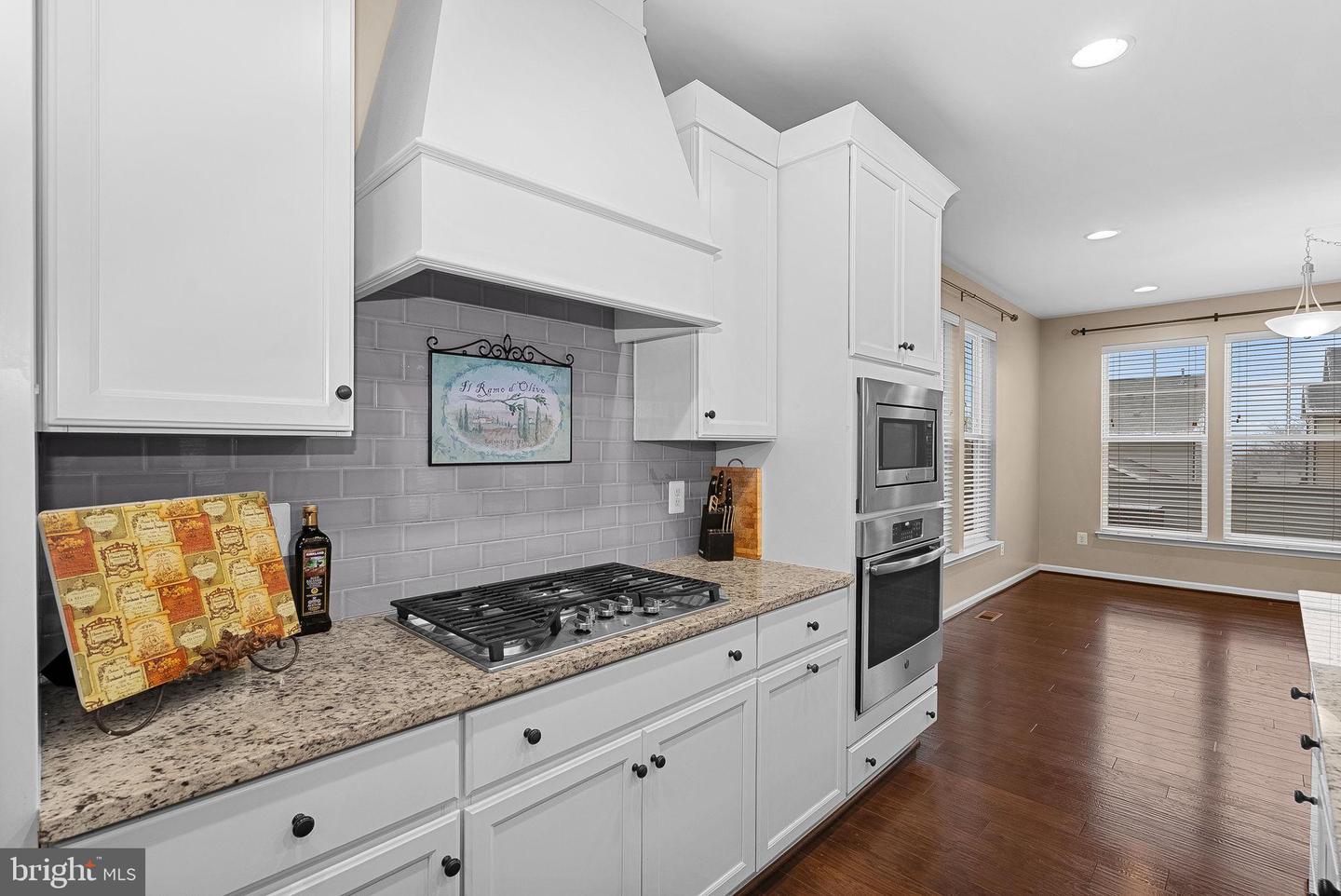 8422 Cliffview Lane photo 23