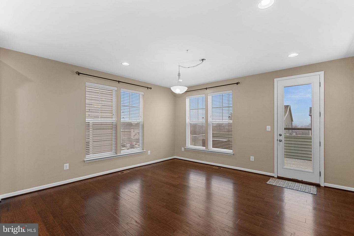 8422 Cliffview Lane photo 24