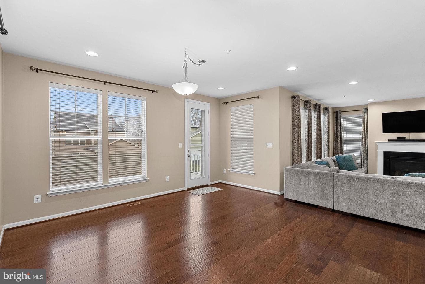 8422 Cliffview Lane photo 25