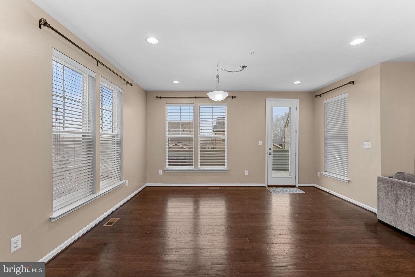 8422 Cliffview Lane photo 26