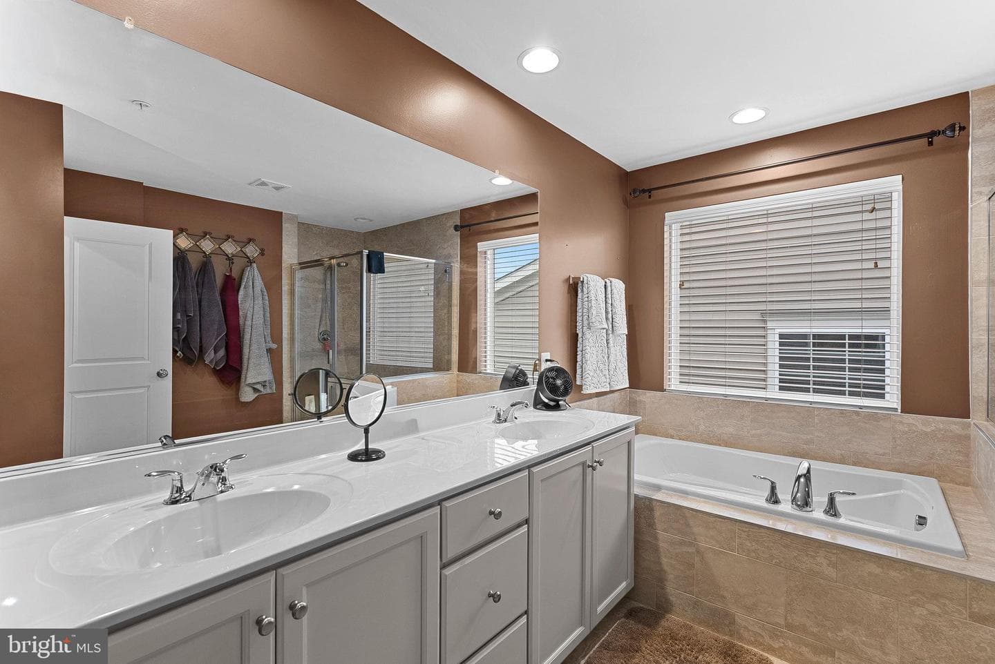 8422 Cliffview Lane photo 41