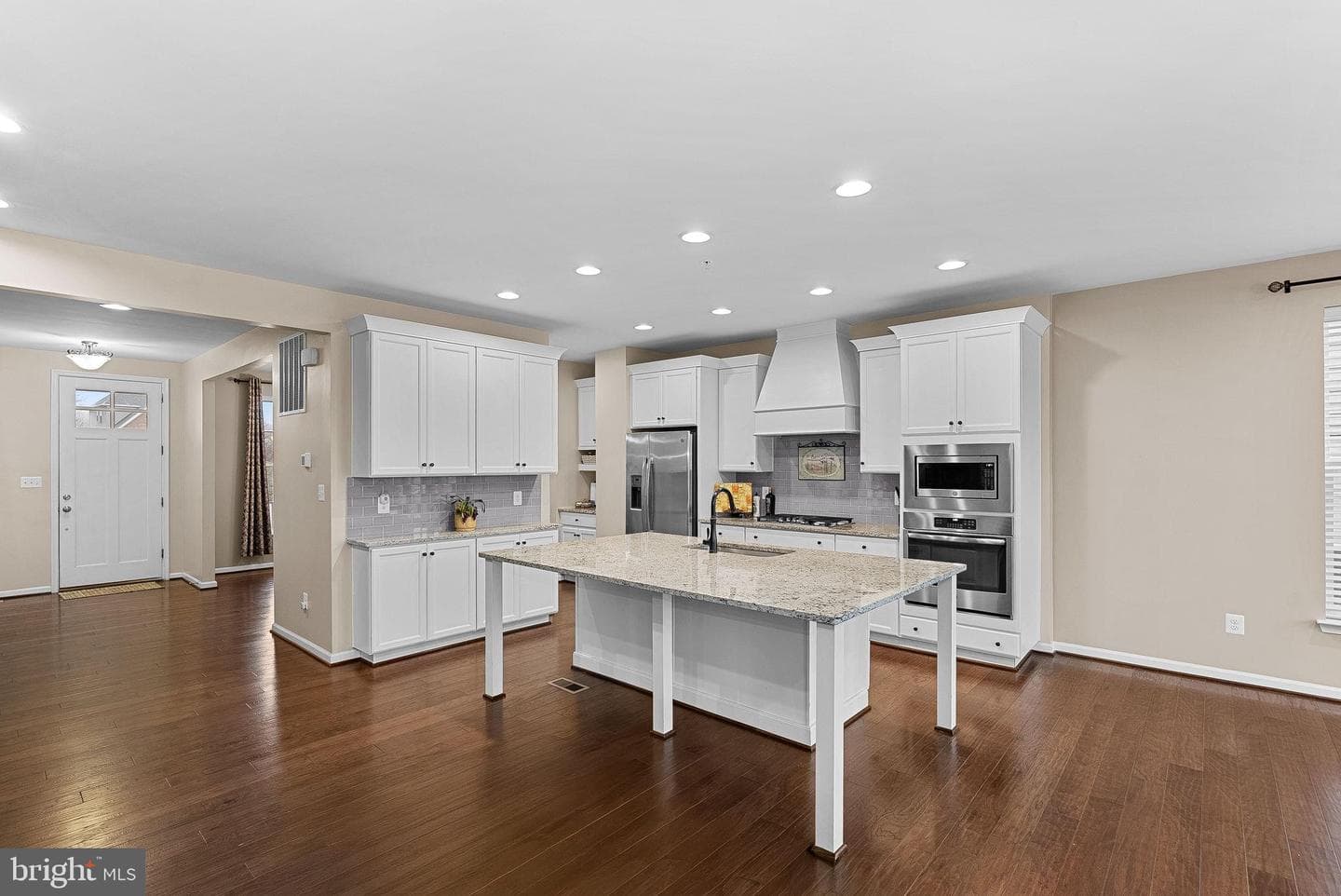 8422 Cliffview Lane photo 8