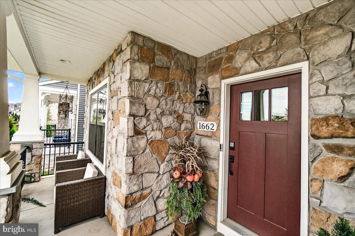 1662 Yankeeland Avenue photo 3