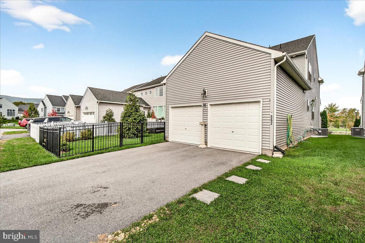 1662 Yankeeland Avenue photo 40