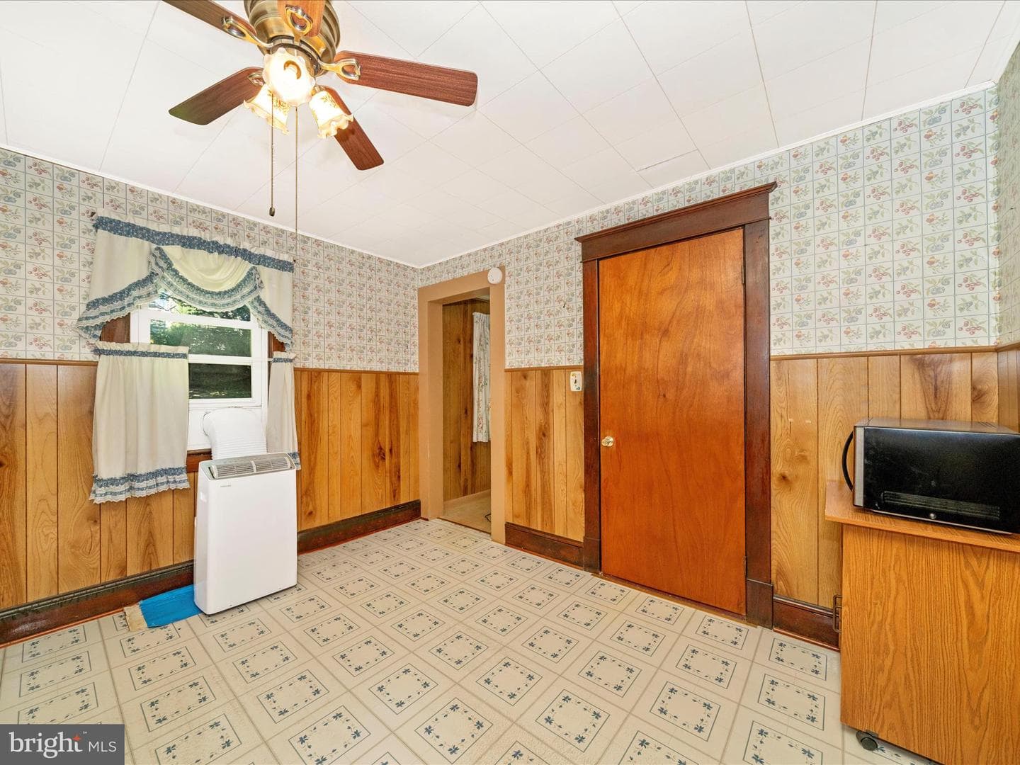 7 W B Street photo 11