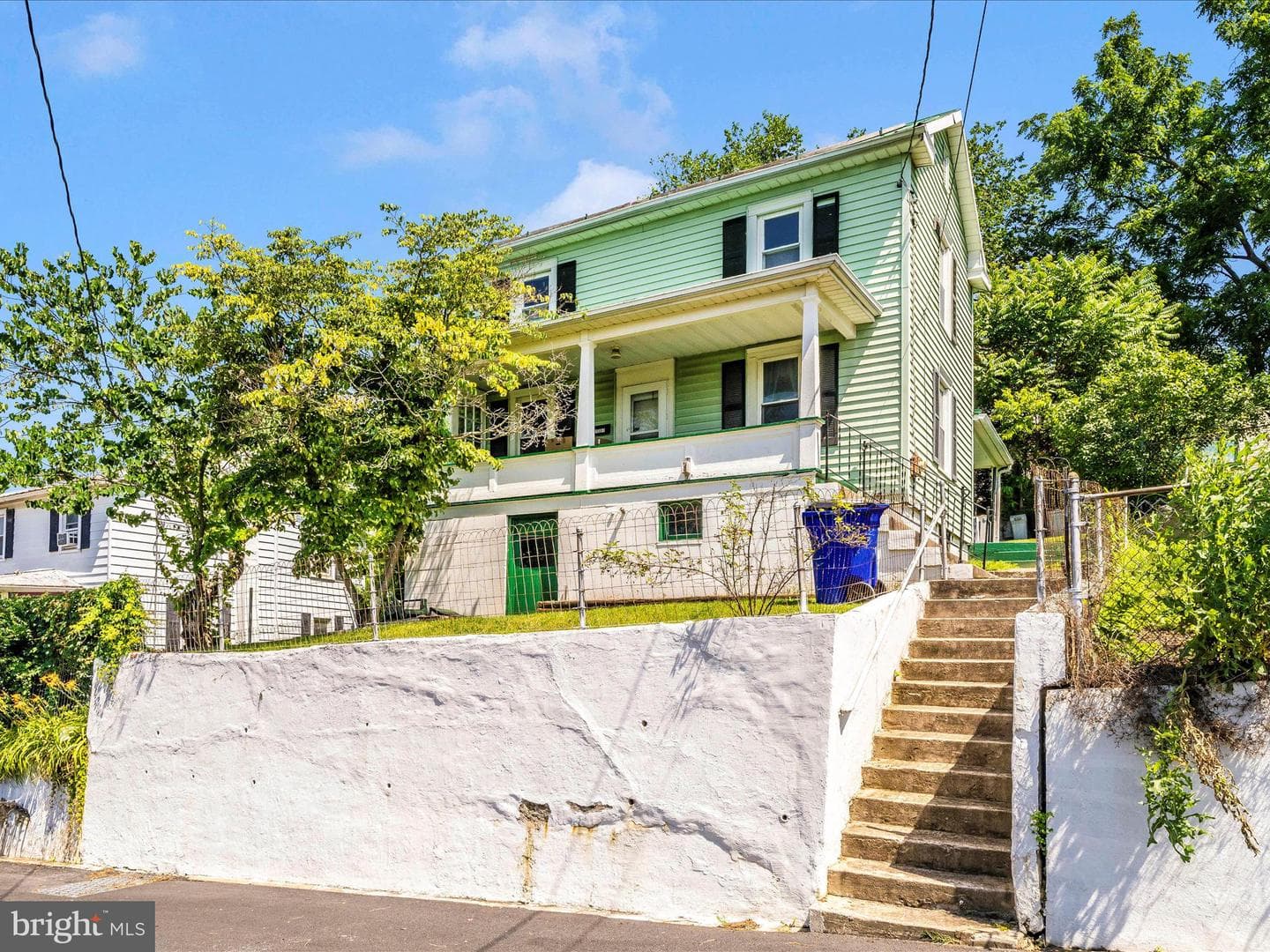 7 W B Street photo 2