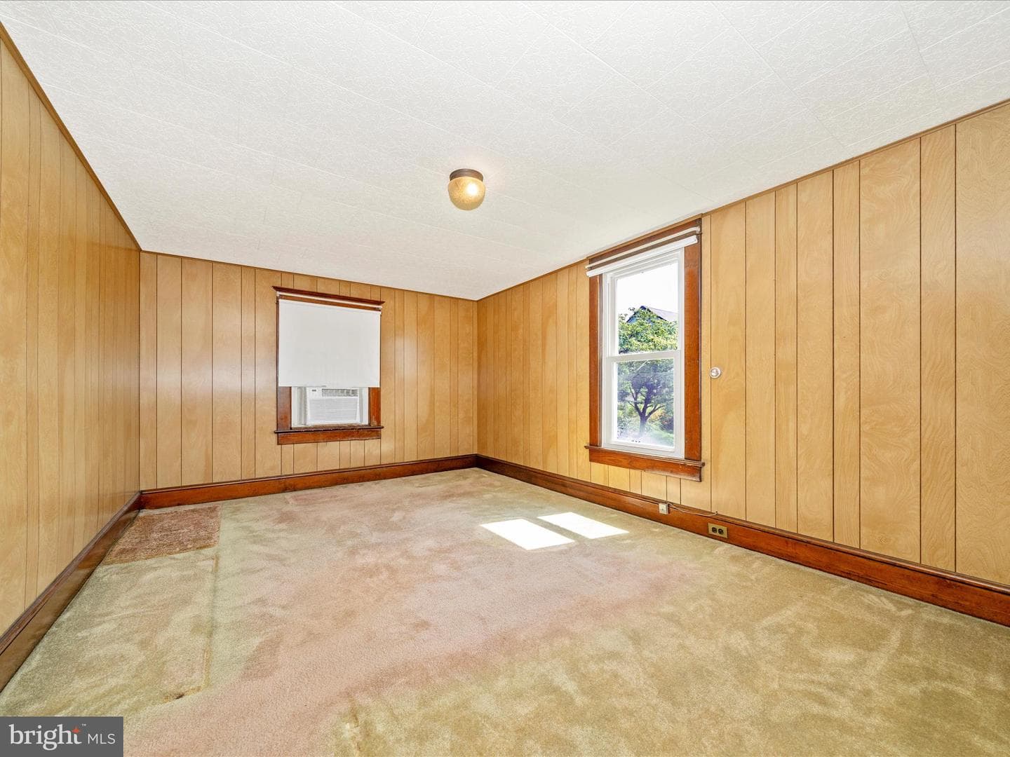 7 W B Street photo 30
