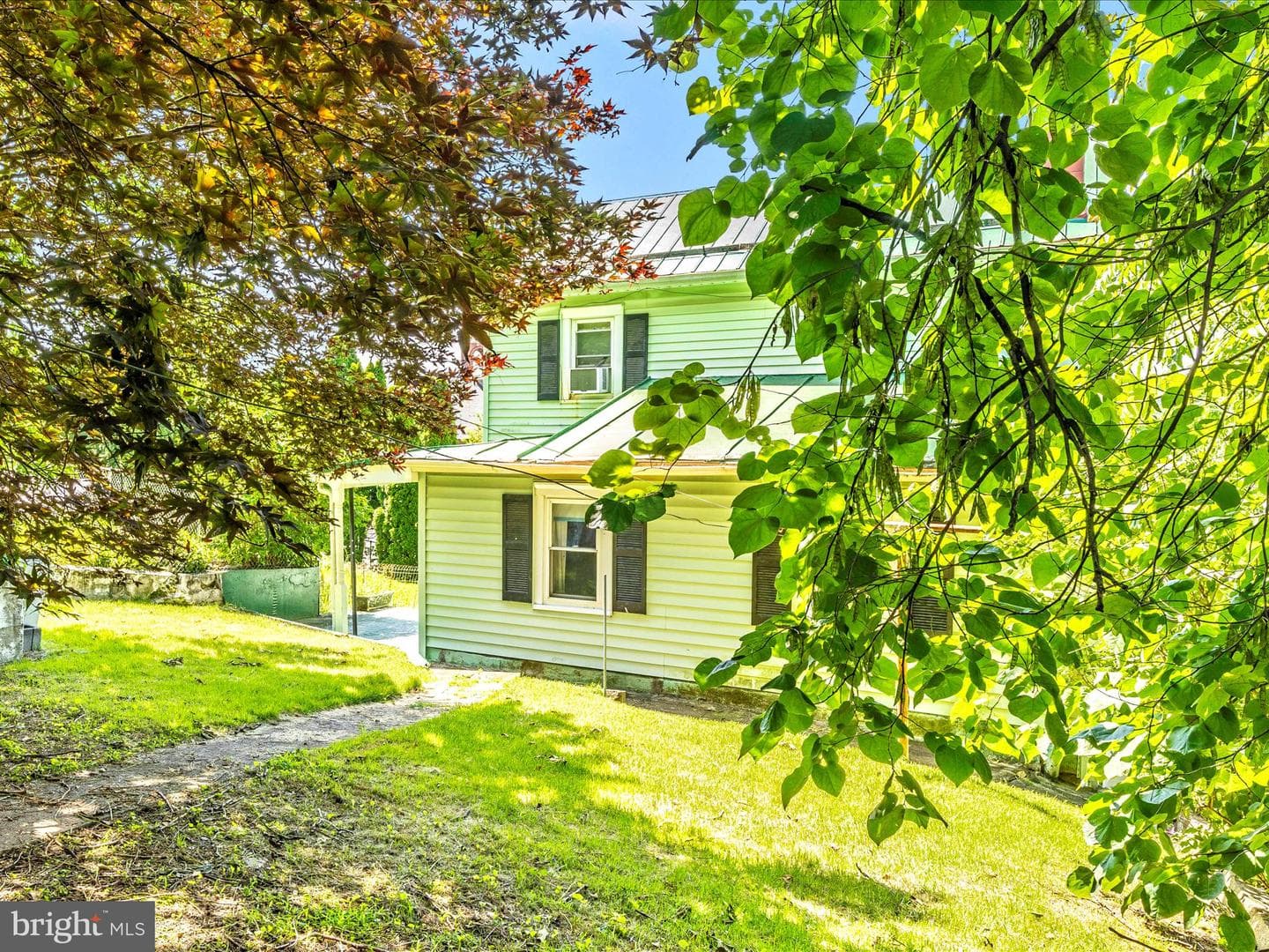 7 W B Street photo 40
