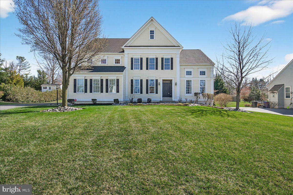 411 William Plummer Street photo 2