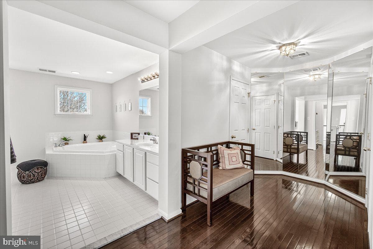 411 William Plummer Street photo 32