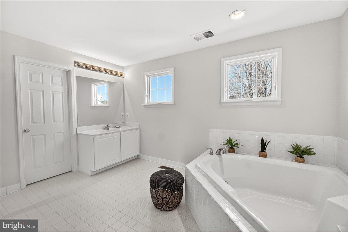 411 William Plummer Street photo 35