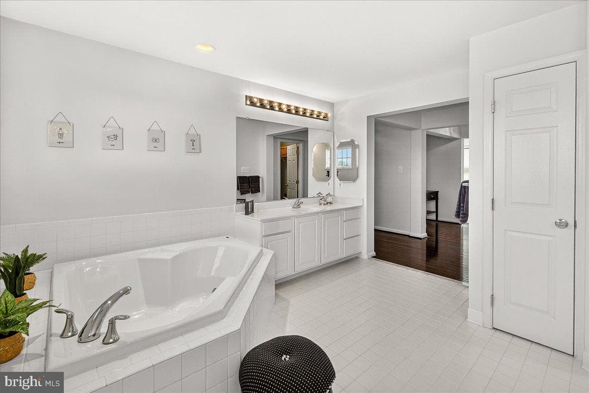 411 William Plummer Street photo 37
