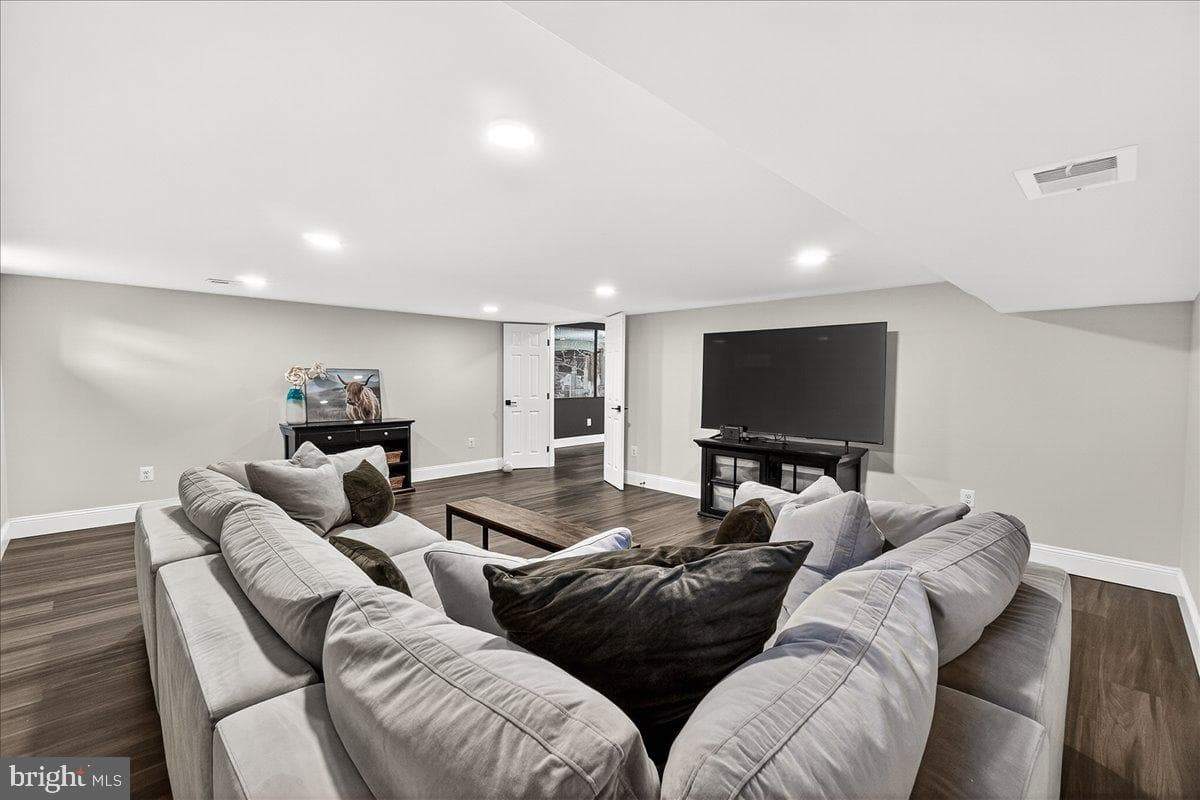 411 William Plummer Street photo 67