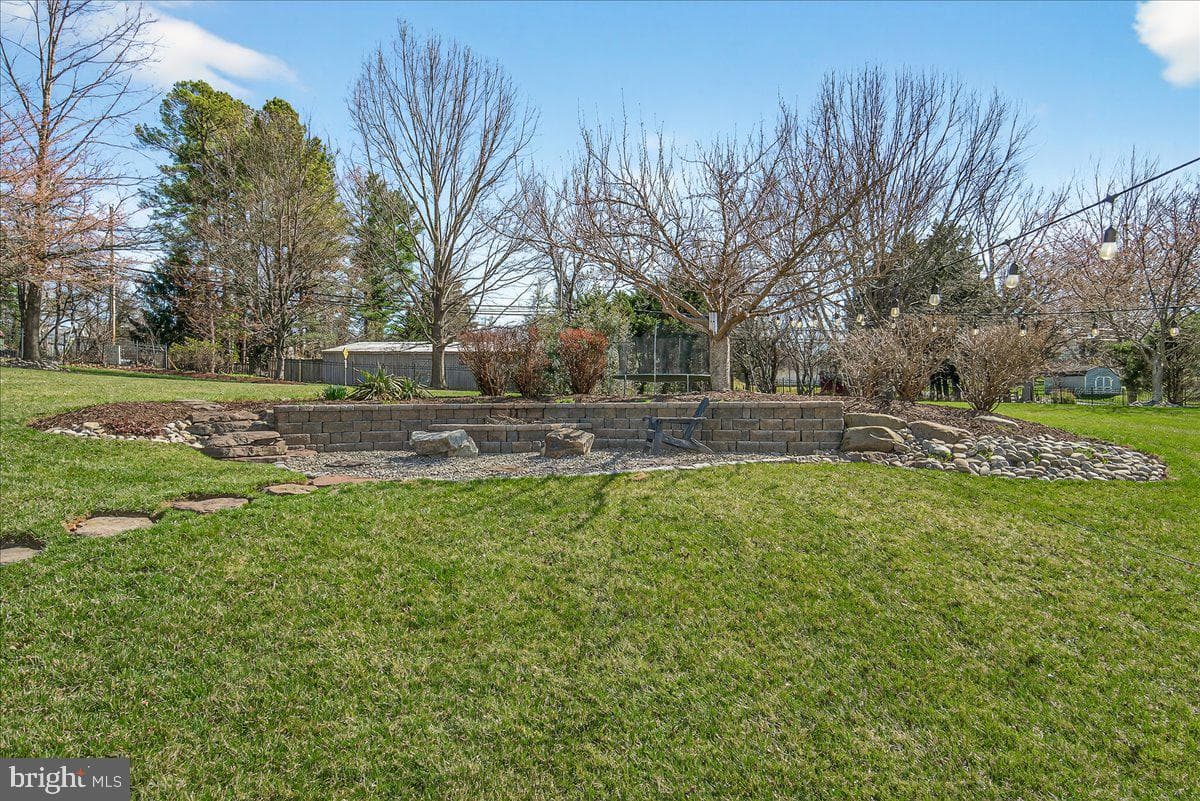411 William Plummer Street photo 74