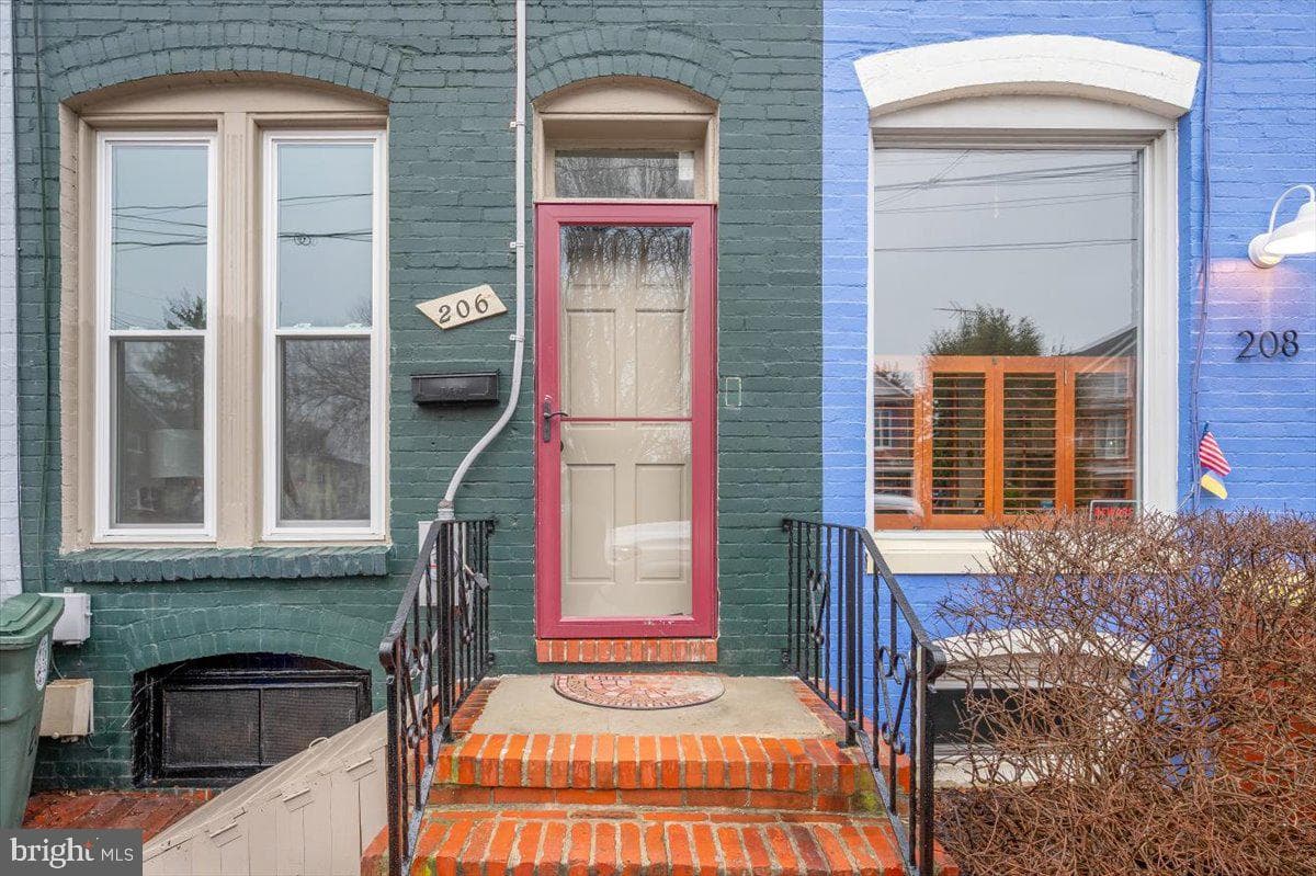 206 Dill Avenue