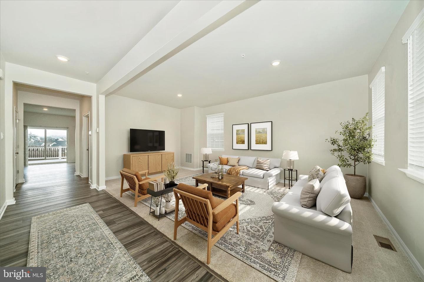 2086 Pomona Way photo 3